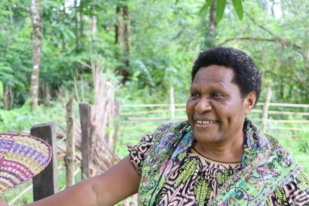 Regina, Cool Earth's pNG Country Manager talking with the Wabumari community.